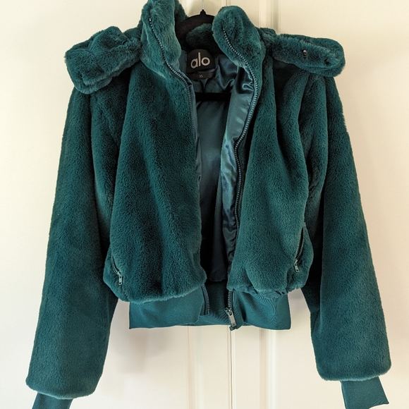 Alo Yoga Faux Fur emerald/teal jacket, NWOT, XS. Hard to find, sold out! - Picture 7 of 9